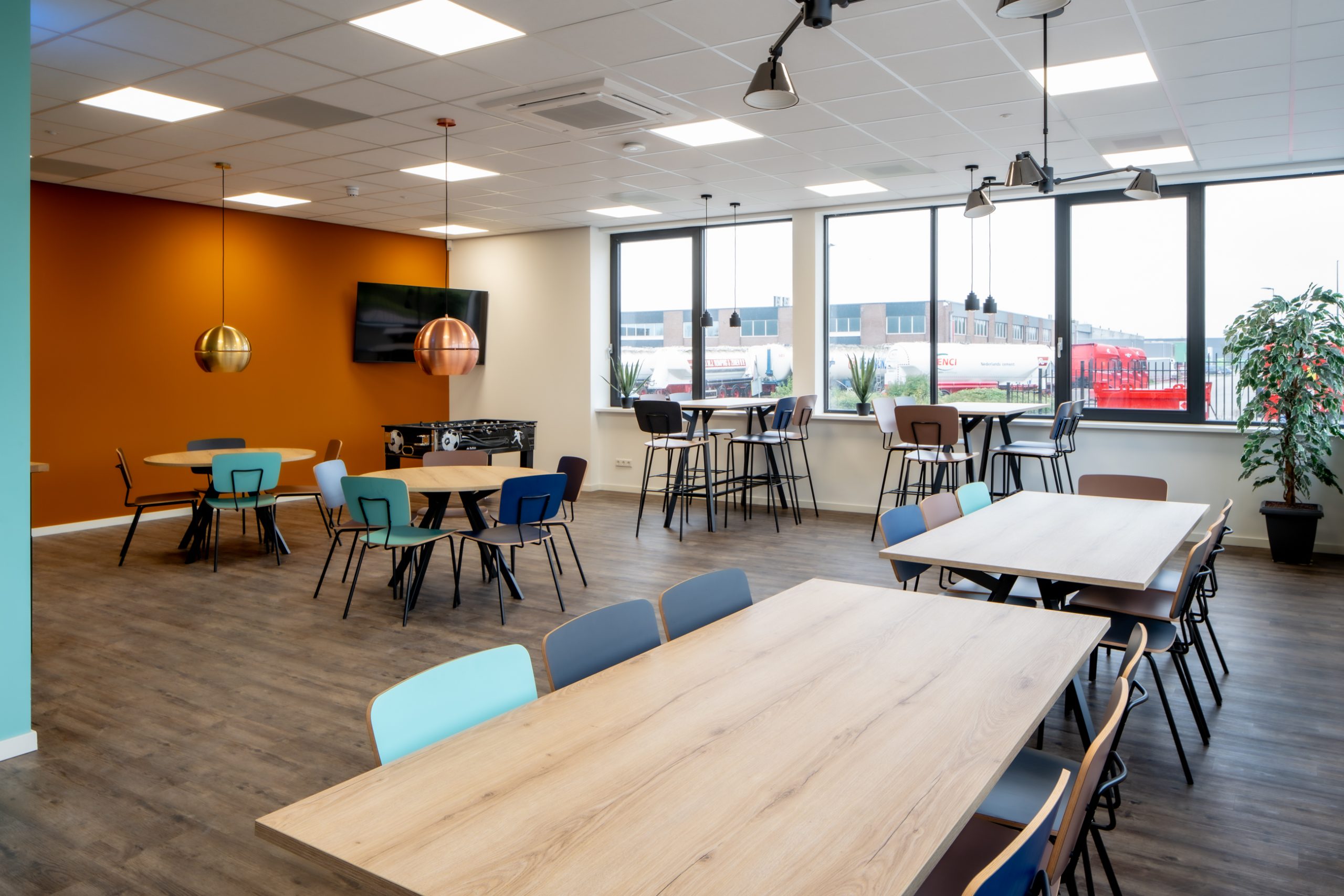 Functionele kantoorinrichting voor Huize Horeca, passend bij hun dynamische horecagroothandel.