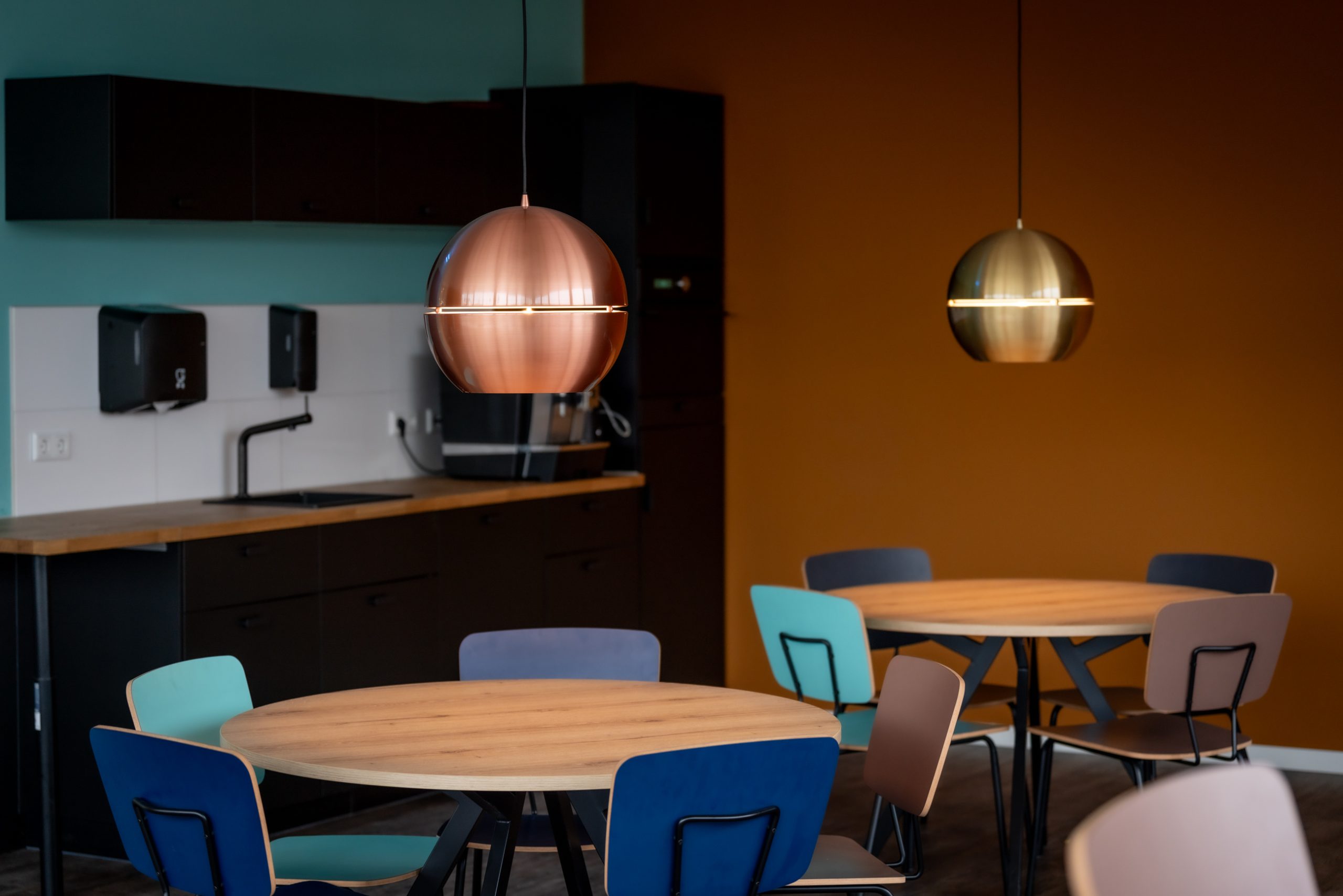 Functionele kantoorinrichting voor Huize Horeca, passend bij hun dynamische horecagroothandel.