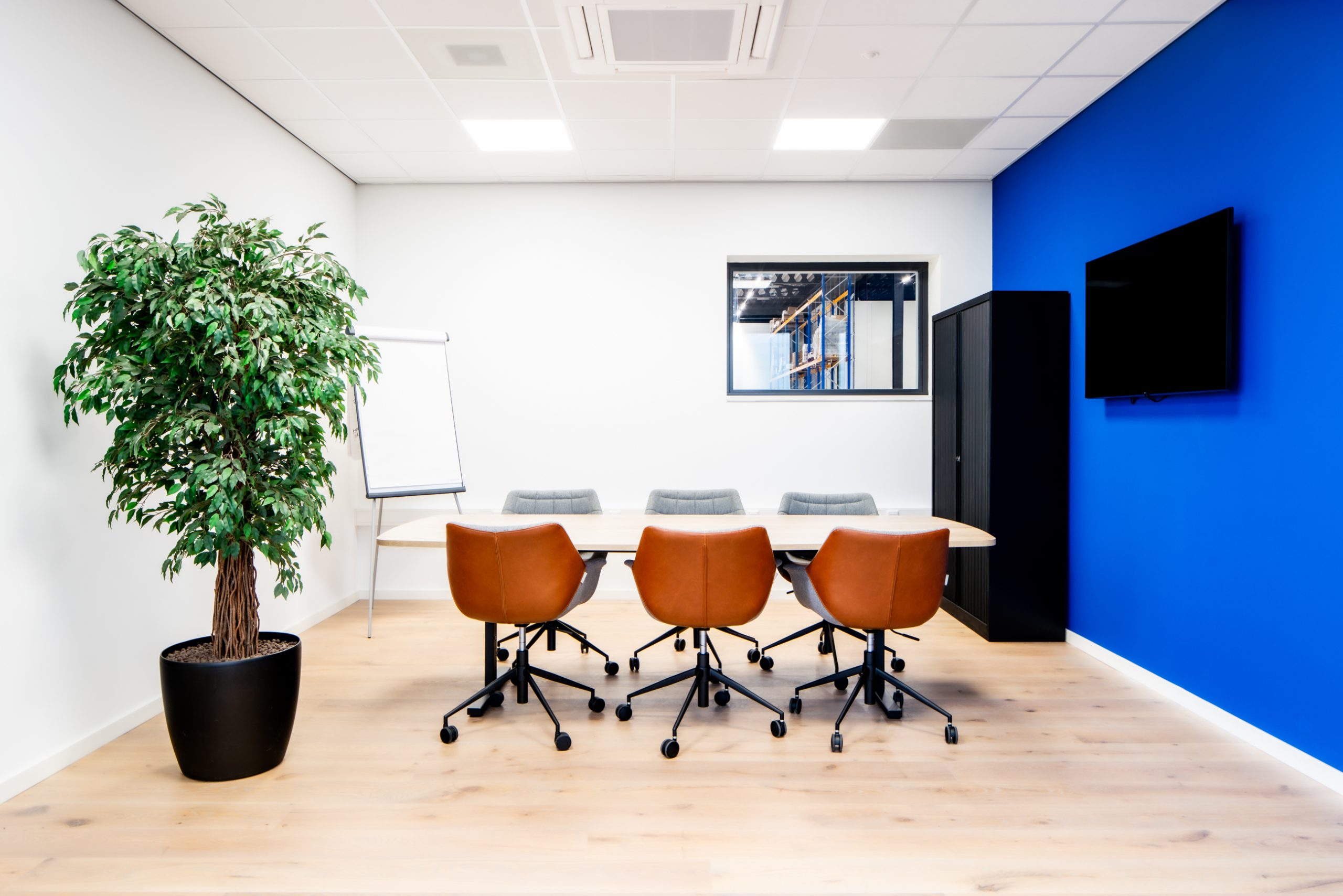 Functionele kantoorinrichting voor Huize Horeca, passend bij hun dynamische horecagroothandel.