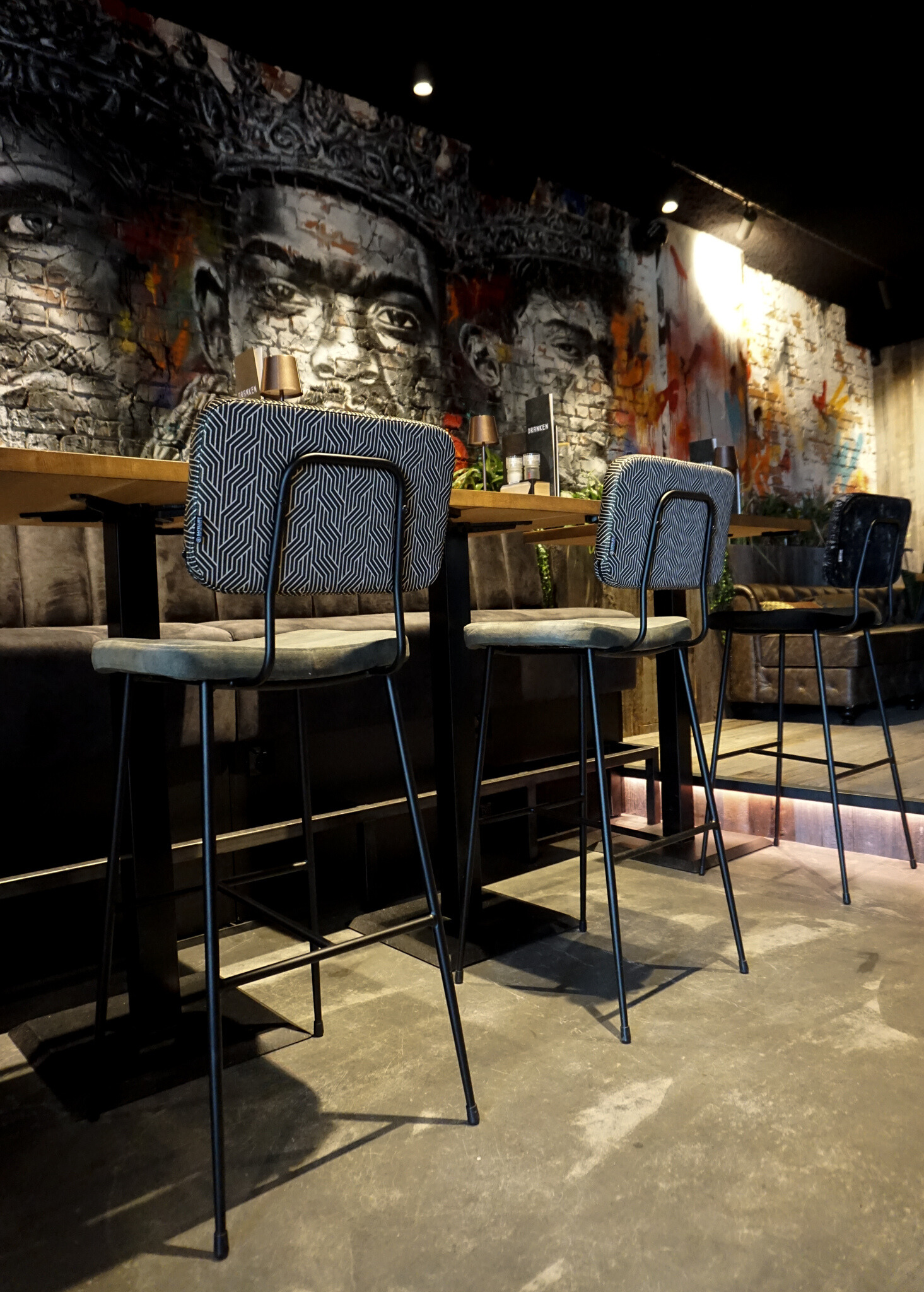 Projectinrichting van het restaurant RNGRZ in Alkmaar met op maat gekozen meubilair