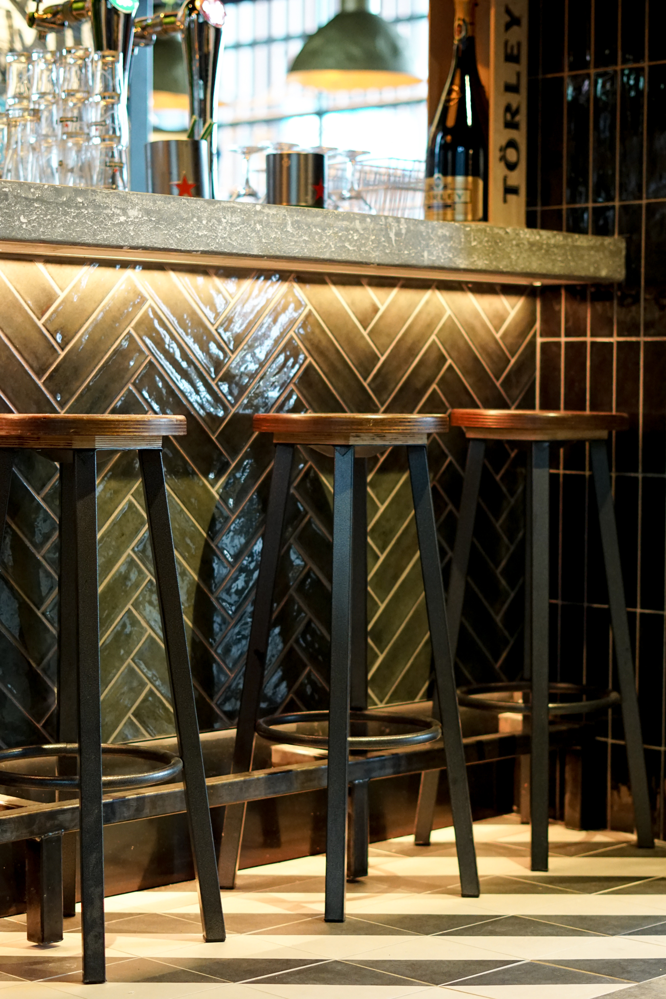 Projectinrichting van het restaurant RNGRZ in Alkmaar met op maat gekozen meubilair