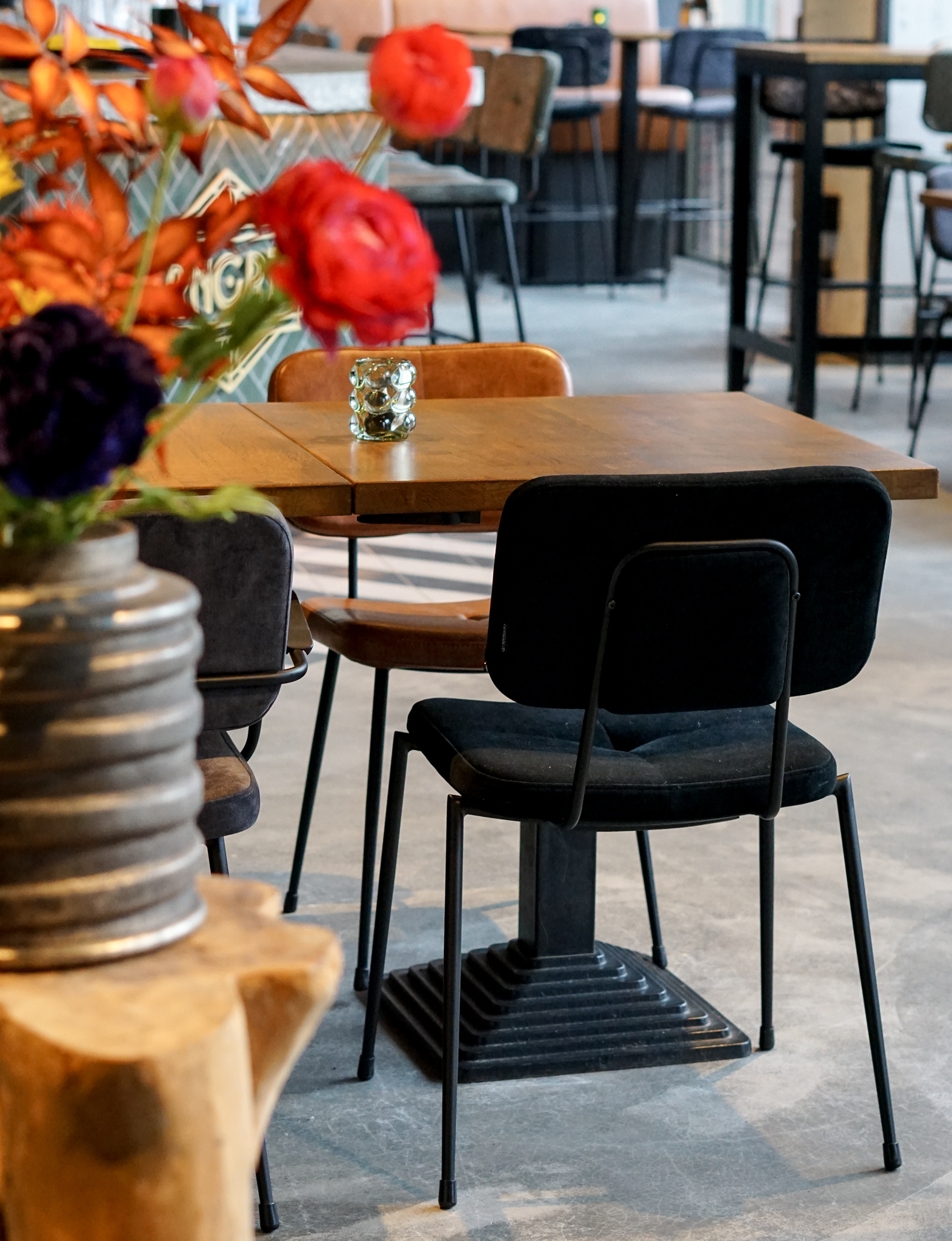 Projectinrichting van het restaurant RNGRZ in Alkmaar met op maat gekozen meubilair