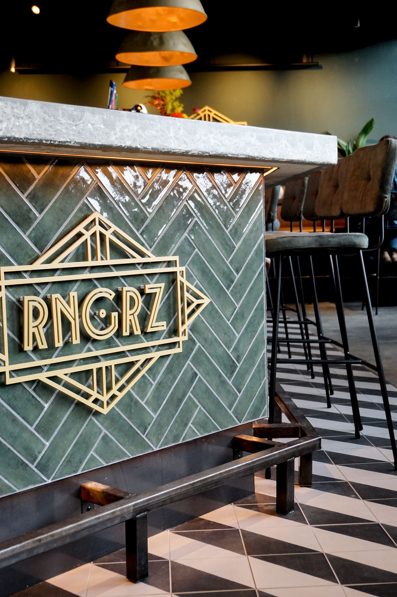 Projectinrichting van het restaurant RNGRZ in Alkmaar met op maat gekozen meubilair