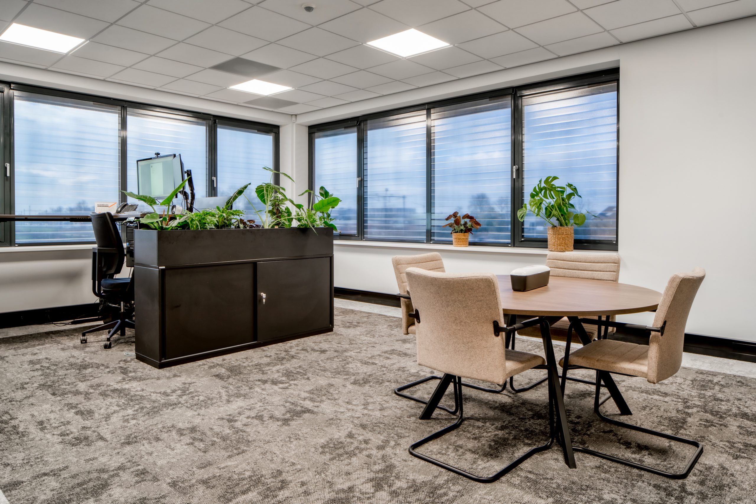 Functionele en industriële projectinrichting voor het kantoor van Anton Rail Infra, gerealiseerd door Otto’s