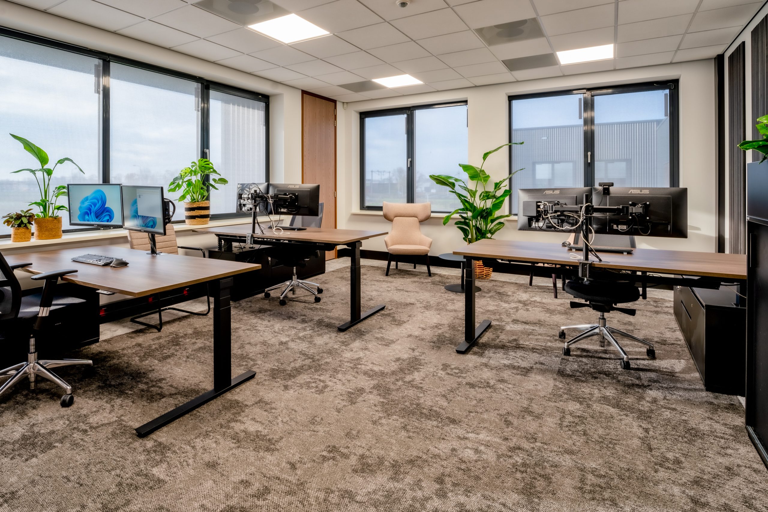 Functionele en industriële projectinrichting voor het kantoor van Anton Rail Infra, gerealiseerd door Otto’s